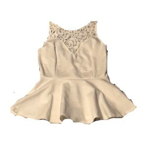 White fit and flare top D17